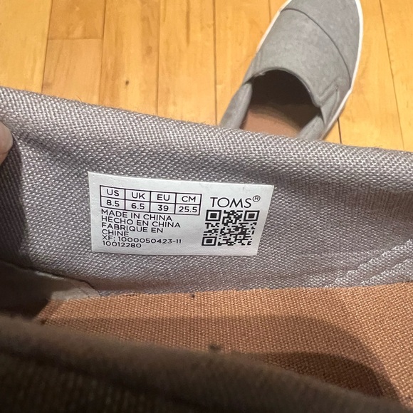 NWOT Tom’s Gray Canvas Loafer - Picture 4 of 4